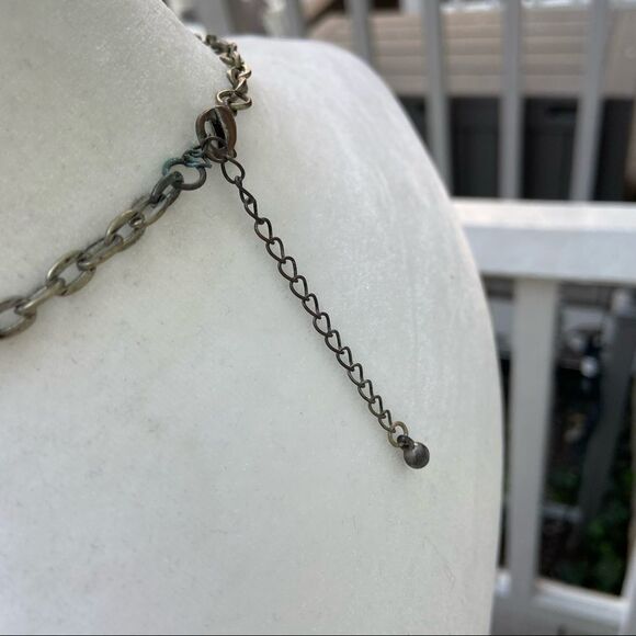 Dramatic serpentine rhinestone studded necklace - Picture 4 of 8